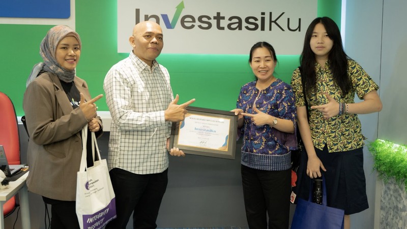 Dalam rangka perlunya literasi keuangan kepada siswa-siswi di Indonesia, Sekolah Perkumpulan Mandiri (SPM) melakukan company visit ke beberapa anak usaha di CT Corp yaitu InvestasiKu by PT Mega Capital Sekuritas, CNBC Indonesia dan Allobank. Acara ini diadakan di Menara Bank Mega, Jakarta pada hari Kamis, 18 Januari 2024 yang dihadiri oleh kurang lebih 20 siswa/i dan 5 guru pendamping. (Ist)