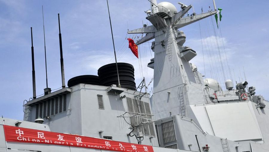 Kapal perang China. (Photo by PIUS UTOMI EKPEI / AFP/File Foto)