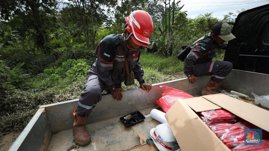 Kepadatan kendaraan proyek di pembangunan Ibu Kota Negara (IKN) Nusantara di Kabupaten Penajam Paser Utara, Kalimantan Timur, Kamis, (19/1/2024). (CNBC Indonesia/Tri Susilo)