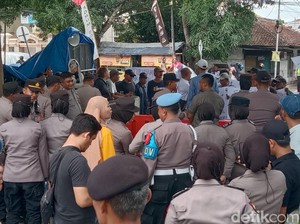 PDAM Indramayu Didemo gegara Nonaktifkan Pegawai Pengunggah Foto Megawati