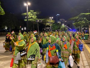 Massa Mulai Berdatangan ke GBK Jelang Harlah Muslimat NU