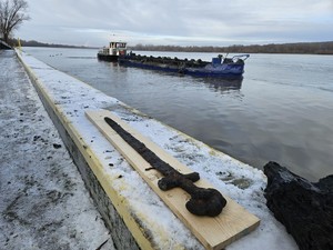 Mengejutkan! Pedang Kuno Bangsa Viking Ditemukan di Sungai Polandia