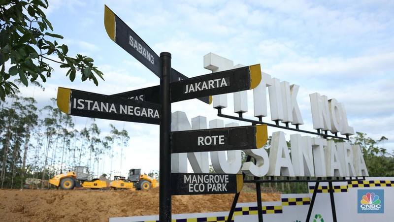 Kepadatan kendaraan proyek di pembangunan Ibu Kota Negara (IKN) Nusantara di Kabupaten Penajam Paser Utara, Kalimantan Timur, Kamis, (19/1/2024). (CNBC Indonesia/Tri Susilo)