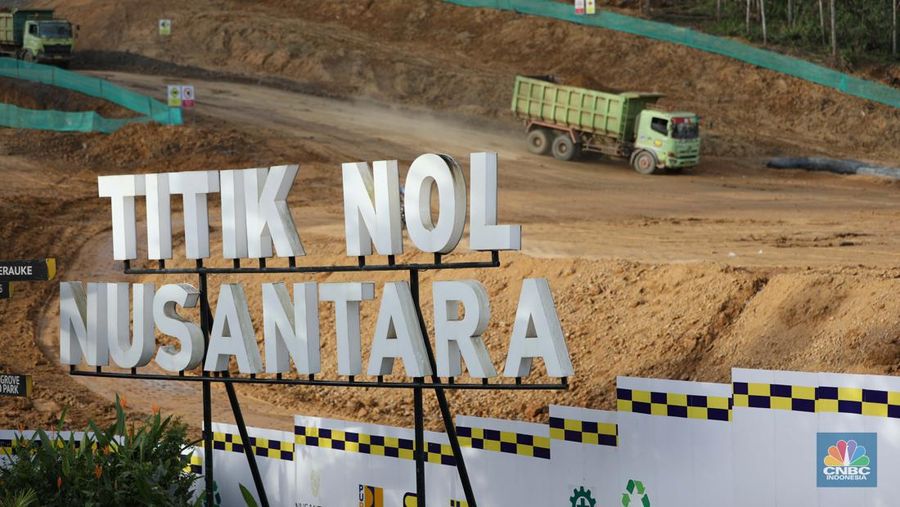 Pekerja proyek pembangunan Ibu Kota Negara (IKN) Nusantara di Titik Nol Nusantara terus dikebut di Sepaku, Kabupaten Penajam Paser Utara, Kalimantan Timur, Kamis, (19/1/2024). (²©²ÊÍøÕ¾/Tri Susilo)