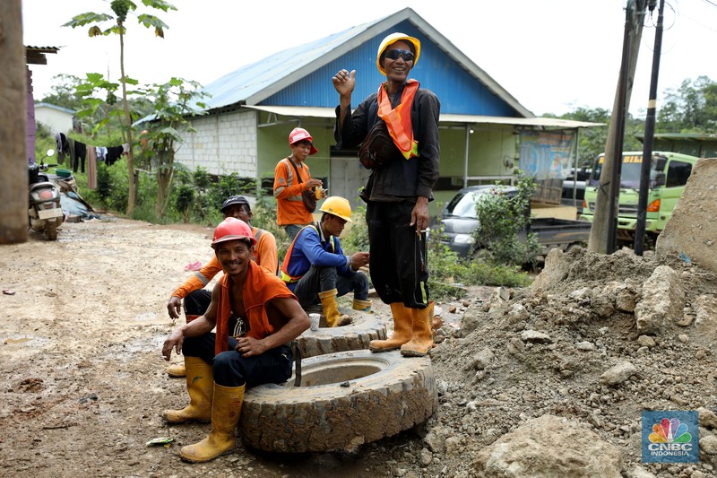Kepadatan kendaraan proyek di pembangunan Ibu Kota Negara (IKN) Nusantara di Kabupaten Penajam Paser Utara, Kalimantan Timur, Kamis, (19/1/2024). (CNBC Indonesia/Tri Susilo) Kepadatan kendaraan proyek di pembangunan Ibu Kota Negara (IKN) Nusantara di Kabupaten Penajam Paser Utara, Kalimantan Timur, Kamis, (19/1/2024). (CNBC Indonesia/Tri Susilo)
