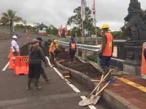Trotoar Jembatan Titi Sudamala yang Nyaris Jebol Akhirnya Diperbaiki