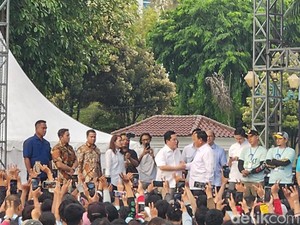 Prabowo Hadiri Acara Komunitas Ojol ET, Ditemani Erick Thohir