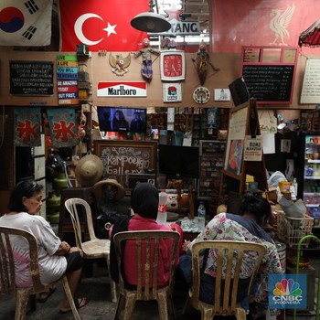 Potret Cafe Tema 80-an di Tengah Pasar Loak Kebayoran lama