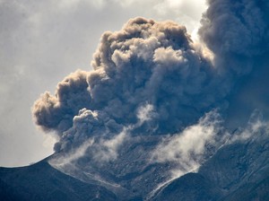 Imbas Erupsi Marapi, Sekolah Hentikan Kegiatan Luar Kelas-Wajibkan Siswa Bermasker
