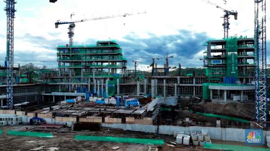 Suasana proyek pembangunan Ibu Kota Negara (IKN) Nusantara terus dikebut. Ditargetkan mulai bulan Juli 2024, Aparatur Sipil Negara (ASN), termasuk PNS dan PPPK, bisa mulai menempati kawasan ibu kota baru, Sepaku, Kabupaten Penajam Paser Utara, Kalimantan Timur, Kamis, (19/1/2024). (CNBC Indonesia/Tri Susilo)