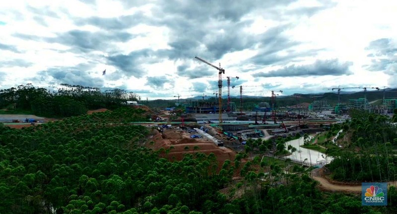 Suasana proyek pembangunan Ibu Kota Negara (IKN) Nusantara terus dikebut. Ditargetkan mulai bulan Juli 2024, Aparatur Sipil Negara (ASN), termasuk PNS dan PPPK, bisa mulai menempati kawasan ibu kota baru, Sepaku, Kabupaten Penajam Paser Utara, Kalimantan Timur, Kamis, (19/1/2024). (CNBC Indonesia/Tri Susilo) Suasana proyek pembangunan Ibu Kota Negara (IKN) Nusantara terus dikebut. Ditargetkan mulai bulan Juli 2024, Aparatur Sipil Negara (ASN), termasuk PNS dan PPPK, bisa mulai menempati kawasan ibu kota baru, Sepaku, Kabupaten Penajam Paser Utara, Kalimantan Timur, Kamis, (19/1/2024). (CNBC Indonesia/Tri Susilo)