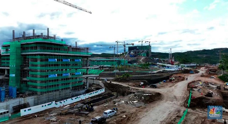 Suasana proyek pembangunan Ibu Kota Negara (IKN) Nusantara terus dikebut. Ditargetkan mulai bulan Juli 2024, Aparatur Sipil Negara (ASN), termasuk PNS dan PPPK, bisa mulai menempati kawasan ibu kota baru, Sepaku, Kabupaten Penajam Paser Utara, Kalimantan Timur, Kamis, (19/1/2024). (CNBC Indonesia/Tri Susilo) Suasana proyek pembangunan Ibu Kota Negara (IKN) Nusantara terus dikebut. Ditargetkan mulai bulan Juli 2024, Aparatur Sipil Negara (ASN), termasuk PNS dan PPPK, bisa mulai menempati kawasan ibu kota baru, Sepaku, Kabupaten Penajam Paser Utara, Kalimantan Timur, Kamis, (19/1/2024). (CNBC Indonesia/Tri Susilo)