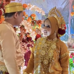 Dewi Perssik Lewat, Putri DA Terima Uang Panai Rp 2 M