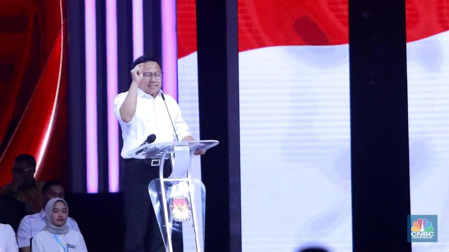 Calon wakil presiden nomor urut 1 Muhaimin Iskandar  menyampaikan gagasannya saat debat calon wakil presiden Pemilu 2024 di JCC, Jakarta, Minggu, (21/1/2023). (CNBC Indonesia/Muhammad Sabki)