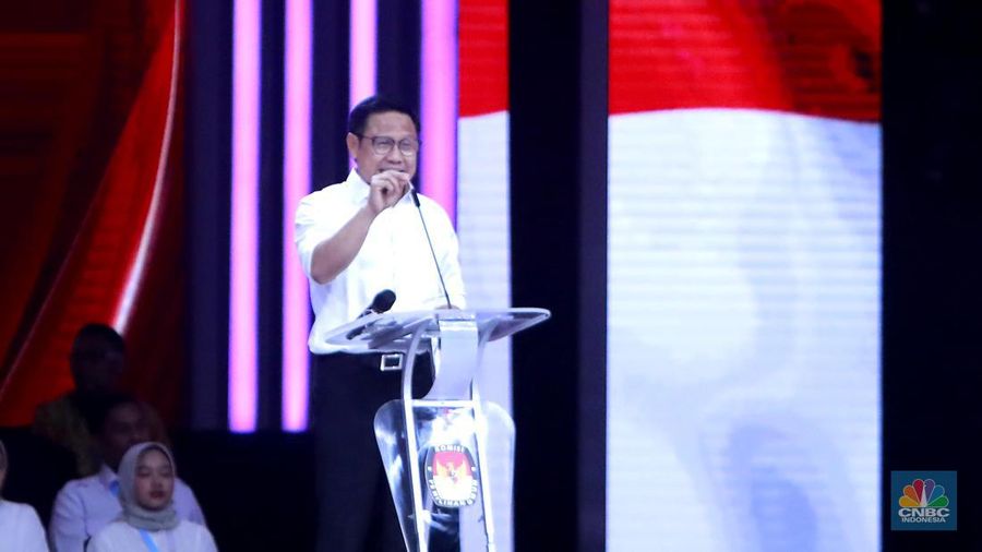 Calon wakil presiden nomor urut 1 Muhaimin Iskandar  menyampaikan gagasannya saat debat calon wakil presiden Pemilu 2024 di JCC, Jakarta, Minggu, (21/1/2023). (CNBC Indonesia/Muhammad Sabki)