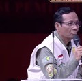 Tutup Debat Cawapres, Mahfud Nyanyikan Lagu Lawas Ebiet G. Ade