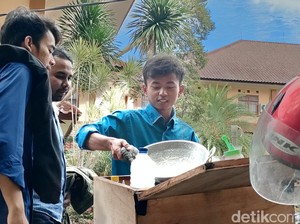 Tekad Firmansyah Mahasiswa Uniga, Jualan Cilung Buat Bayar Utang Ibu