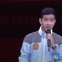 Gibran Kenakan Jaket Naruto Hingga Mahfud Pakai Kostum Mapala