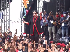 Momen Megawati Joget Orkes Sakit Hati di Kampanye Akbar Ganjar
