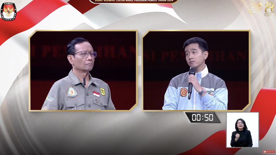 Mahfud MD dan Gibran Rakabuming Raka. (Tangkapan layar Youtube KPU RI)