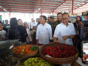 Fokus Kerja di Masa Kampanye, Zulhas Cek Bapok di Pasar Cepu Induk Blora