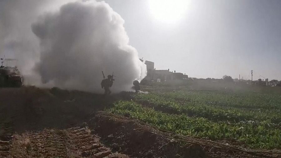 Militer Israel merilis foto-foto temuannya pasca menyusuri terowongan sepanjang satu kilometer (km) yang diklaim milik Hamas di Jalur Gaza. (Tangkapan Layar Video Reuters/ISRAELI ARMY HANDOUT)