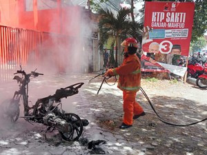 Motor Warga Surabaya Tetiba Terbakar di Undaan Saat Hendak ke Madura