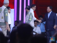 Momen Anies-Prabowo Salaman di Debat Cawapres sampai Mahfud-Gibran