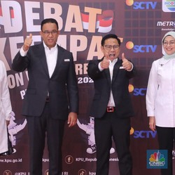 Potret Anies-Cak Imin Datang ke Lokasi Debat, Beri 'Dadah' & Jempol