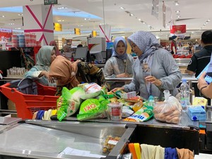 Senangnya Ibu Ini Lebih Hemat Belanja Bulanan di Transmart Full Day Sale