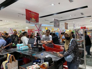 Pengunjung Makin Padat Jelang Berakhir Transmart Full Day Sale