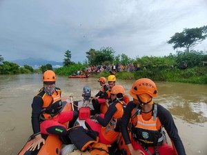 Perahu Terbalik di Sungai Paguyaman Boalemo, 1 Orang Hilang Terseret Arus