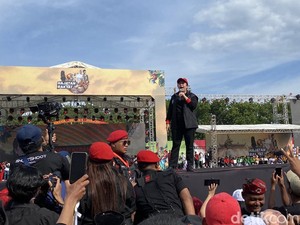 Puan Bakar Semangat Pendukung Ganjar di Kampanye Akbar: Solid, Solid, Solid!