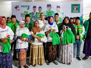 Sapa Emak-emak di Madura, Sandiaga Kampanyekan Program Sembako Murah
