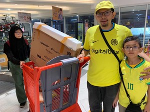 Pria Ini Borong 2 AC + TV di Transmart Full Day Sale, Hemat Rp 4 Jutaan