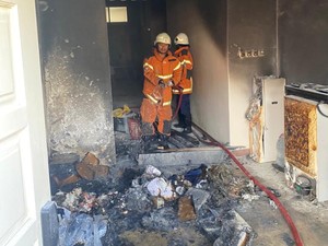 Tumpukan Boneka Milik Penjual Online di Surabaya Tetiba Terbakar