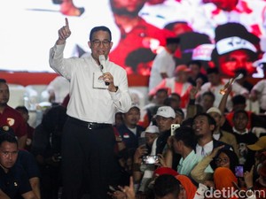 Saat Anies Bacakan Pantun Asam Sulfat