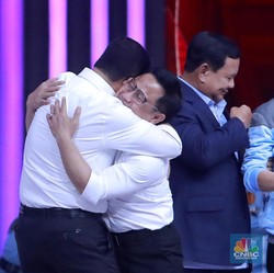 Momen Anies-Cak Imin Pelukan Erat Usai Debat Cawapres