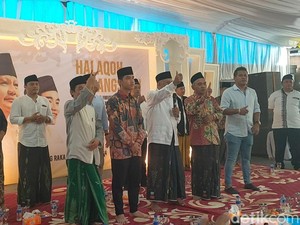 Kunjungi Ponpes di Batang, Gibran Dilantik Jadi Santri Plumbon