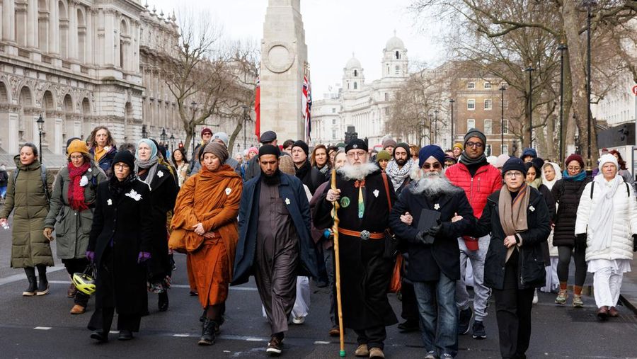 People take part in a cross-faith peace march attempting to bridge divisions over the conflict between Israel and the Palestinian Islamist group Hamas, which is causing rising levels of Islamophobia and antisemitism, in London, Britain, January 21, 2024 REUTERS/Belinda Jiao