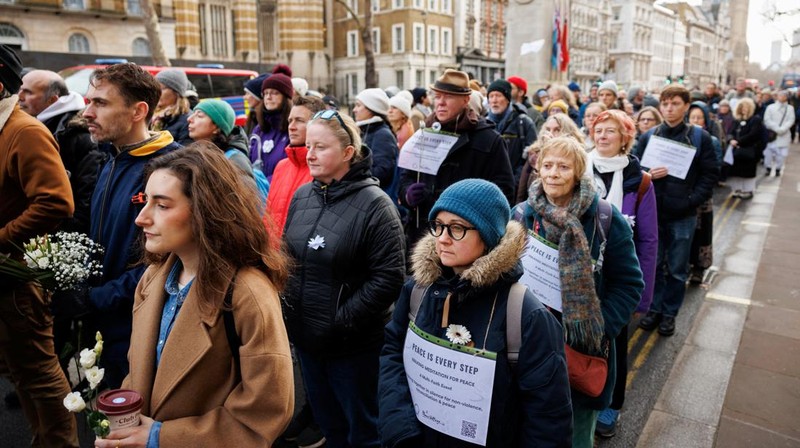 People take part in a cross-faith peace march attempting to bridge divisions over the conflict between Israel and the Palestinian Islamist group Hamas, which is causing rising levels of Islamophobia and antisemitism, in London, Britain, January 21, 2024 REUTERS/Belinda Jiao