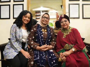 Dikunjungi Fery dan Mutiara Baswedan, Waldjinah Titip Kain Batik untuk Anies