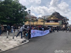 Prabowo-Gibran Sowan Sultan Siang Ini, Massa Padati Kepatihan