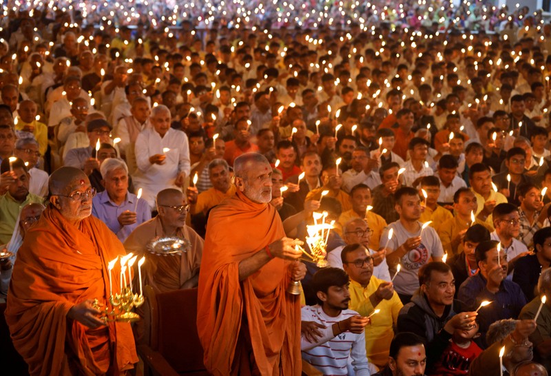 Perdana Menteri India Narendra Modi menghadiri pembukaan kuil agung dewa Hindu Lord Ram di Ayodhya, India, 22 Januari 2024. (India's Press Information Bureau/Handout via REUTERS)