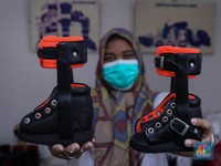 Ternyata Begini Proses Pembuatan Sepatu Khusus Penyandang Disabilitas