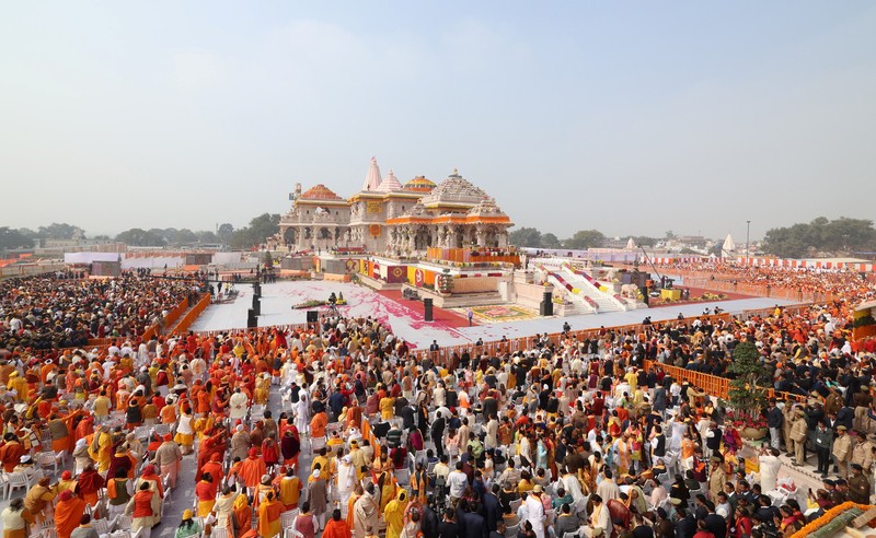 Perdana Menteri India Narendra Modi menghadiri pembukaan kuil agung dewa Hindu Lord Ram di Ayodhya, India, 22 Januari 2024. (India's Press Information Bureau/Handout via REUTERS)