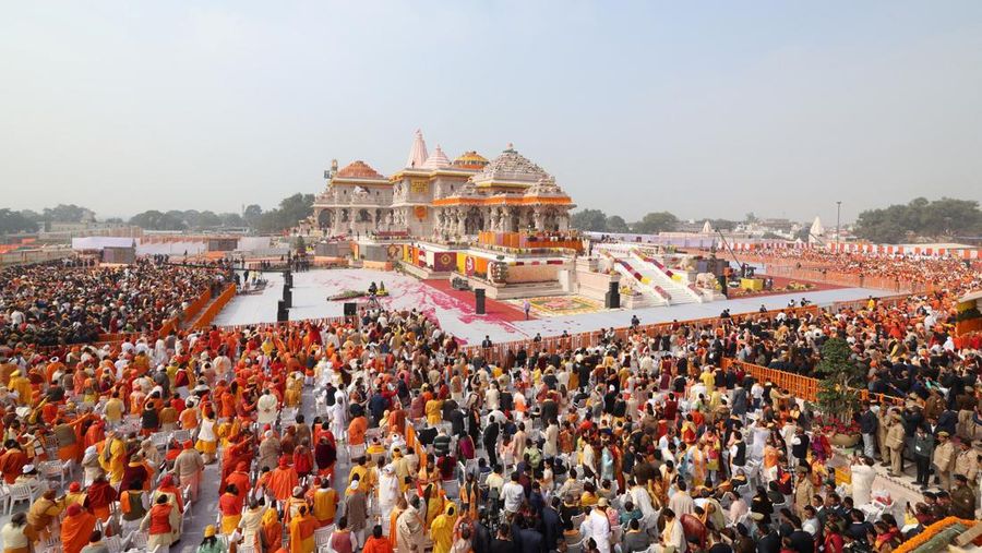 Perdana Menteri India Narendra Modi menghadiri pembukaan kuil agung dewa Hindu Lord Ram di Ayodhya, India, 22 Januari 2024. (India's Press Information Bureau/Handout via REUTERS)