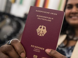 Percepatan Naturalisasi Jerman Menuai Pujian dan Kritik