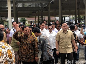 Sowan Sultan HB X, Prabowo-Gibran Kompak Pakai Batik