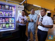 Vending Machine UMKM Bermunculan di Stasiun KA, Begini Penampakannya
